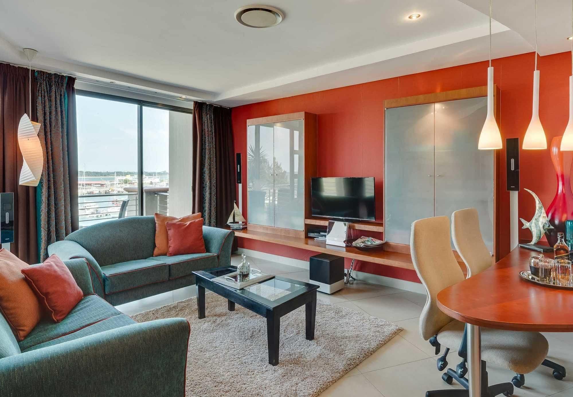 Bon Hotel Waterfront Ричардс-Бей Экстерьер фото